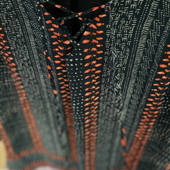 Skies are Blue ☁️💙coral and navy blue print. - Picture 5 of 5